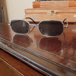 Vintage looking sunglasses